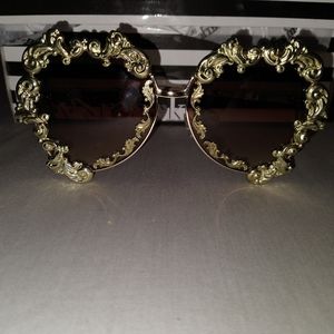 Women's oversized sunglasses